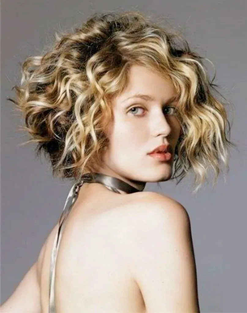 Why a Medium Bob Cut for Curly Hair Works